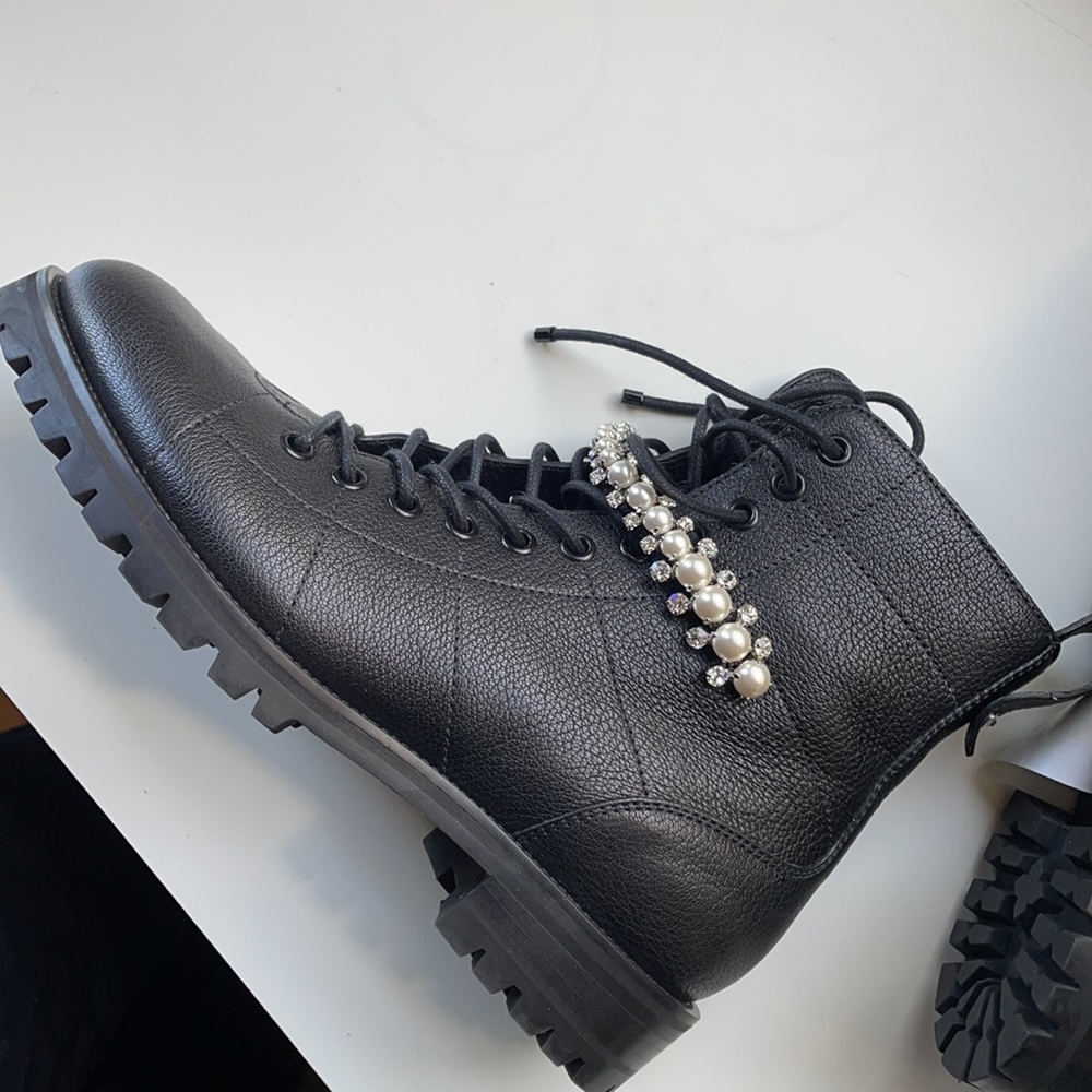 - Jimmy Choo
Cruz Flat Crystal/Pearl Detail Boot - Picture 15 of 16